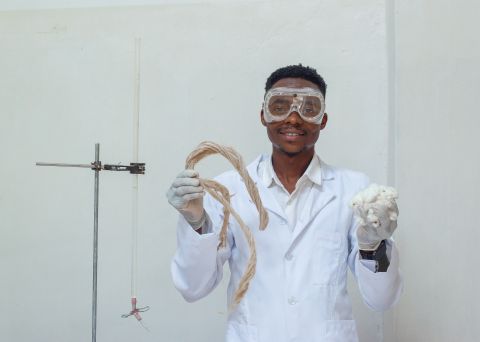 Lab research comparing raw banana fibre to processed absorbent fluff